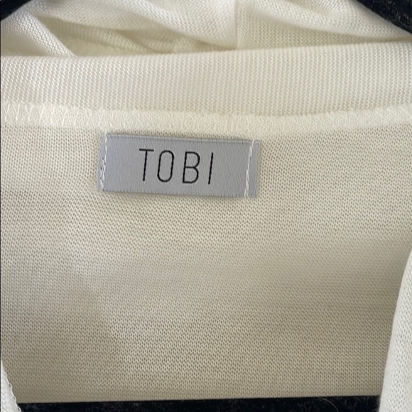 Tobi white sweater with built in scarf piece - Picture 2 of 5